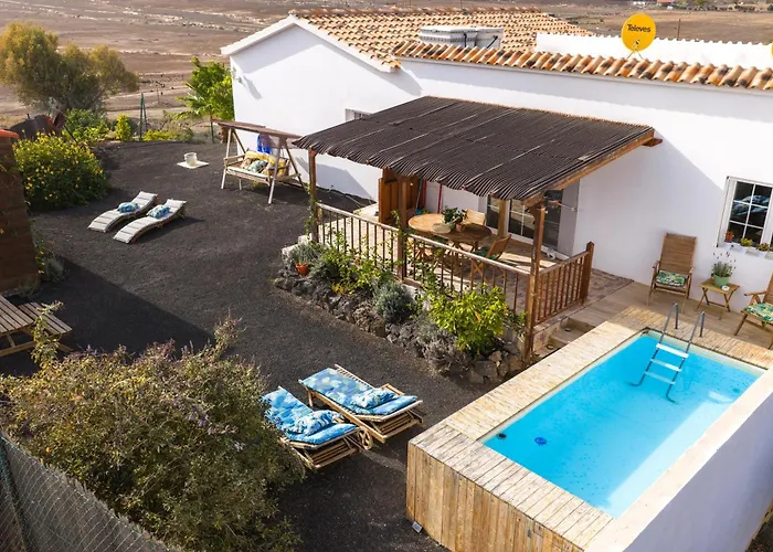 Photo de Casa Amaya - Spacious House With Pool, Large Garden, Bbq, 2 Terraces, And Ideal Location El Charco 